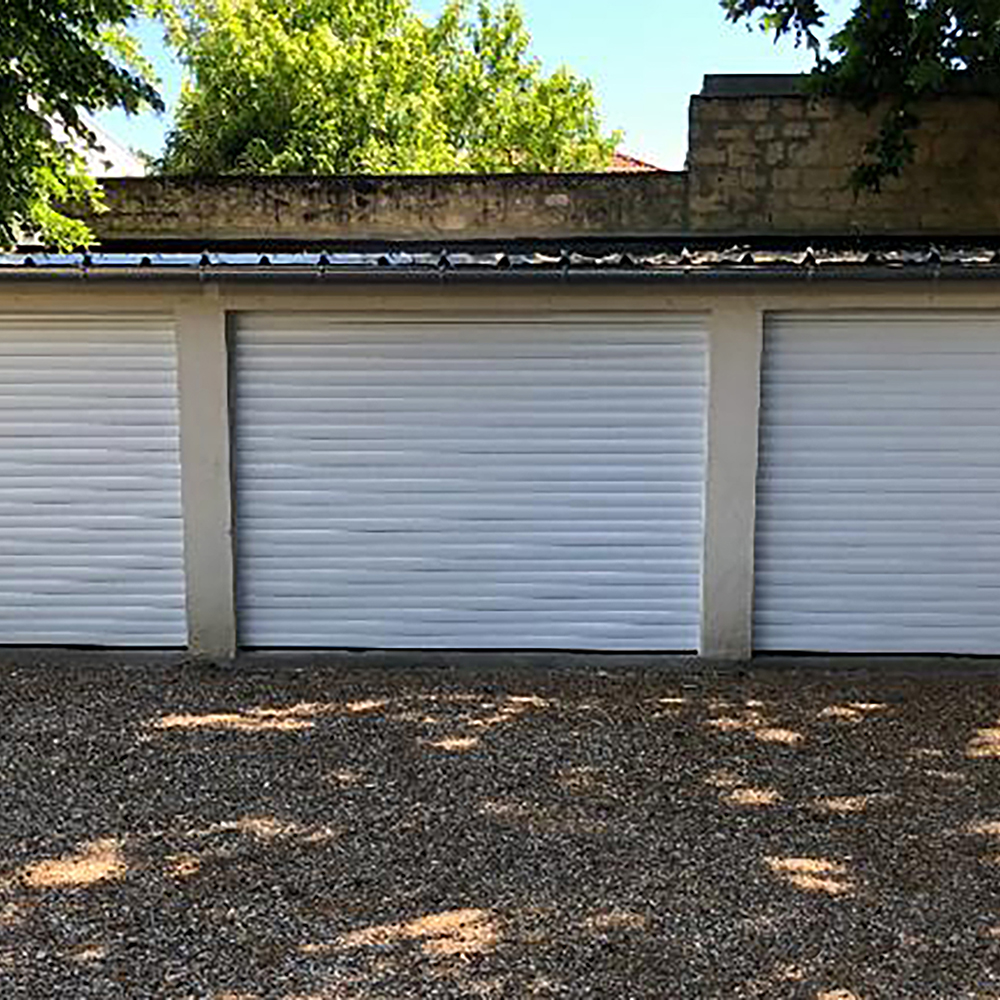 3 portes de garages enroulables blanches