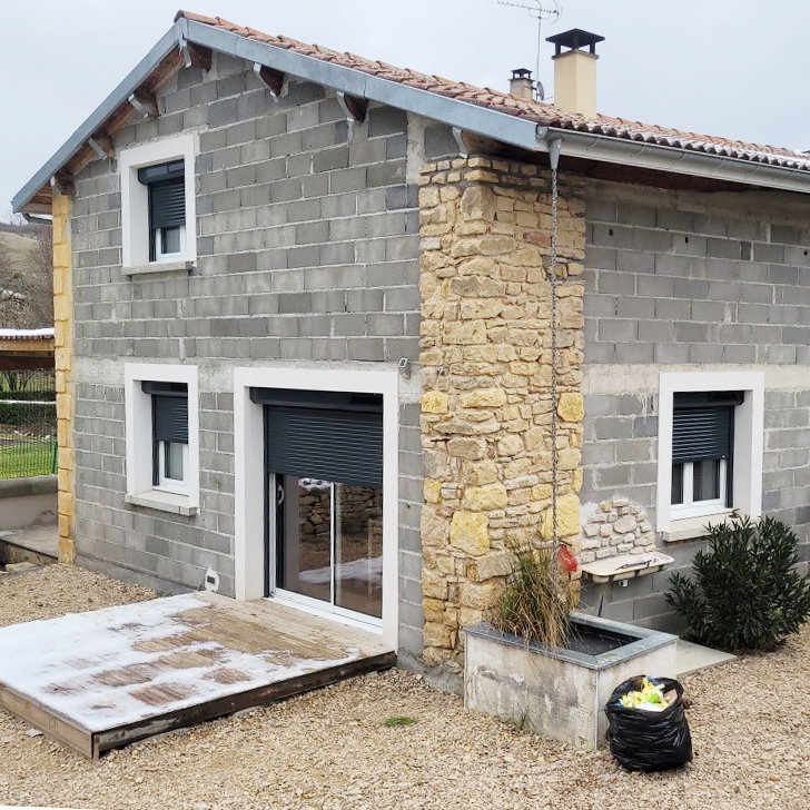 volets roulants solaires posés à Issoire dans le Puy-de-Dôme par L'ouverture Menuiseries & Fermetures dans le 63500