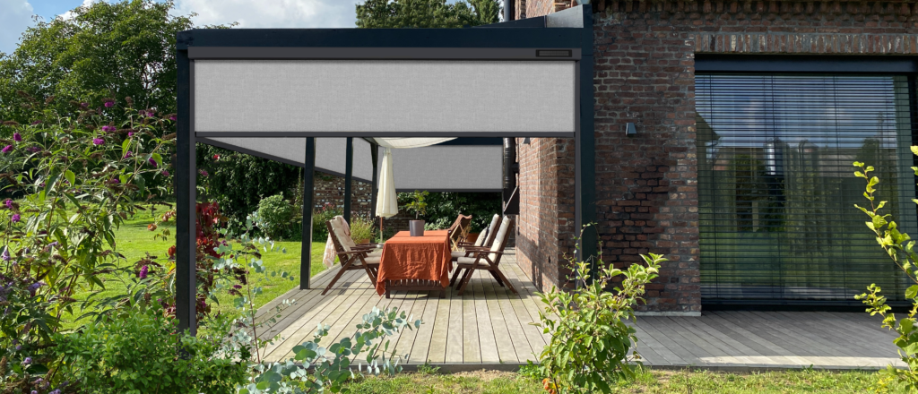Store zip solaire ClassicZip Flip installé sur une véranda.