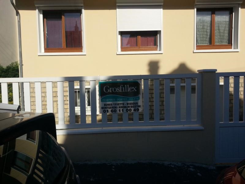 volets roulants rénovation installés sur une maison de ville à Wissous par Grosfillex. Ce professionnel intervient également à Orly, Orsay, Montgeron, Kremlin-Bicêtre dans le Val-de-Marne et dans l'Essonne